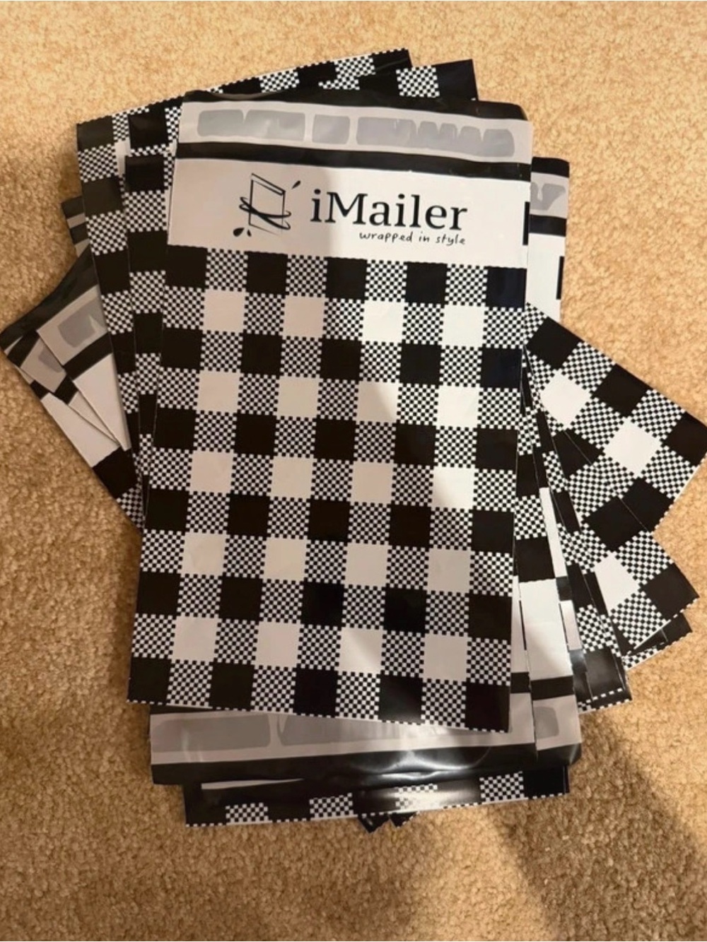Black and White Checkered Mailing Bags - Pack of Stylish Poly Mailers